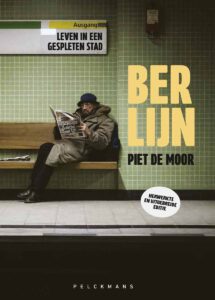 Cover van het boek "Berlijn, leven in een gespleten stad" van Piet de Moor.